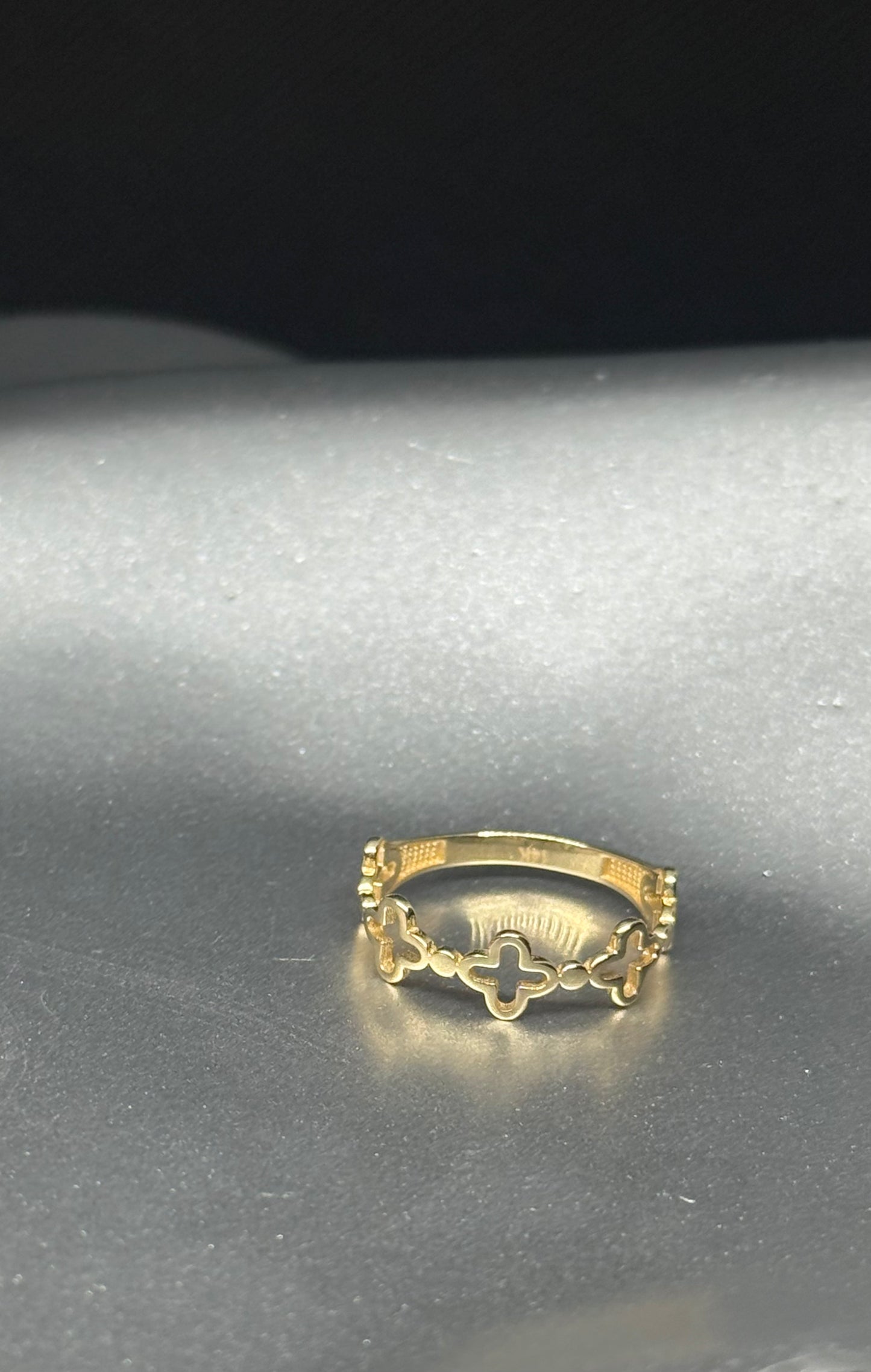14K Clover Band Ring