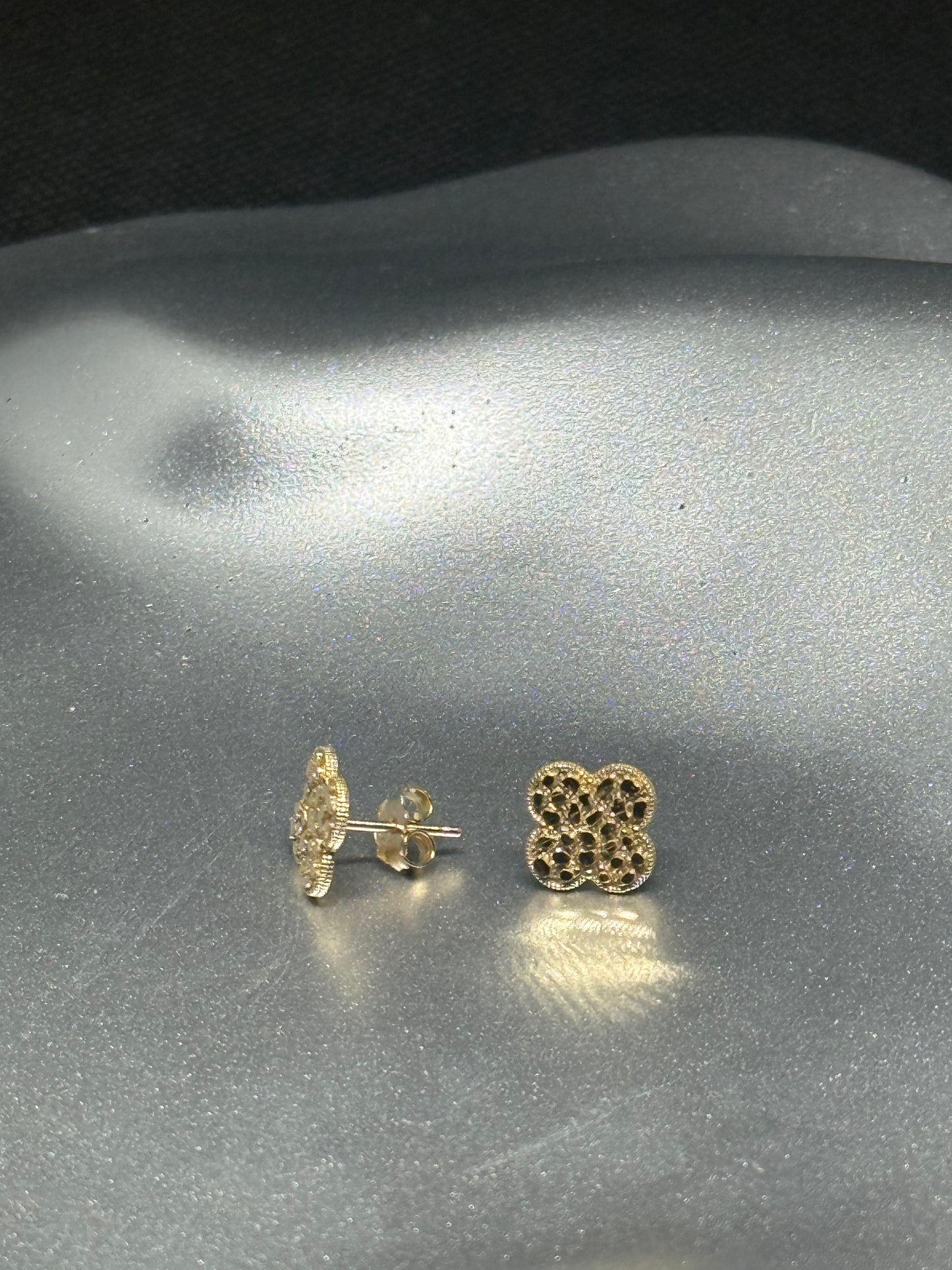 14K Gold Lucky Clover Nugget Earrings