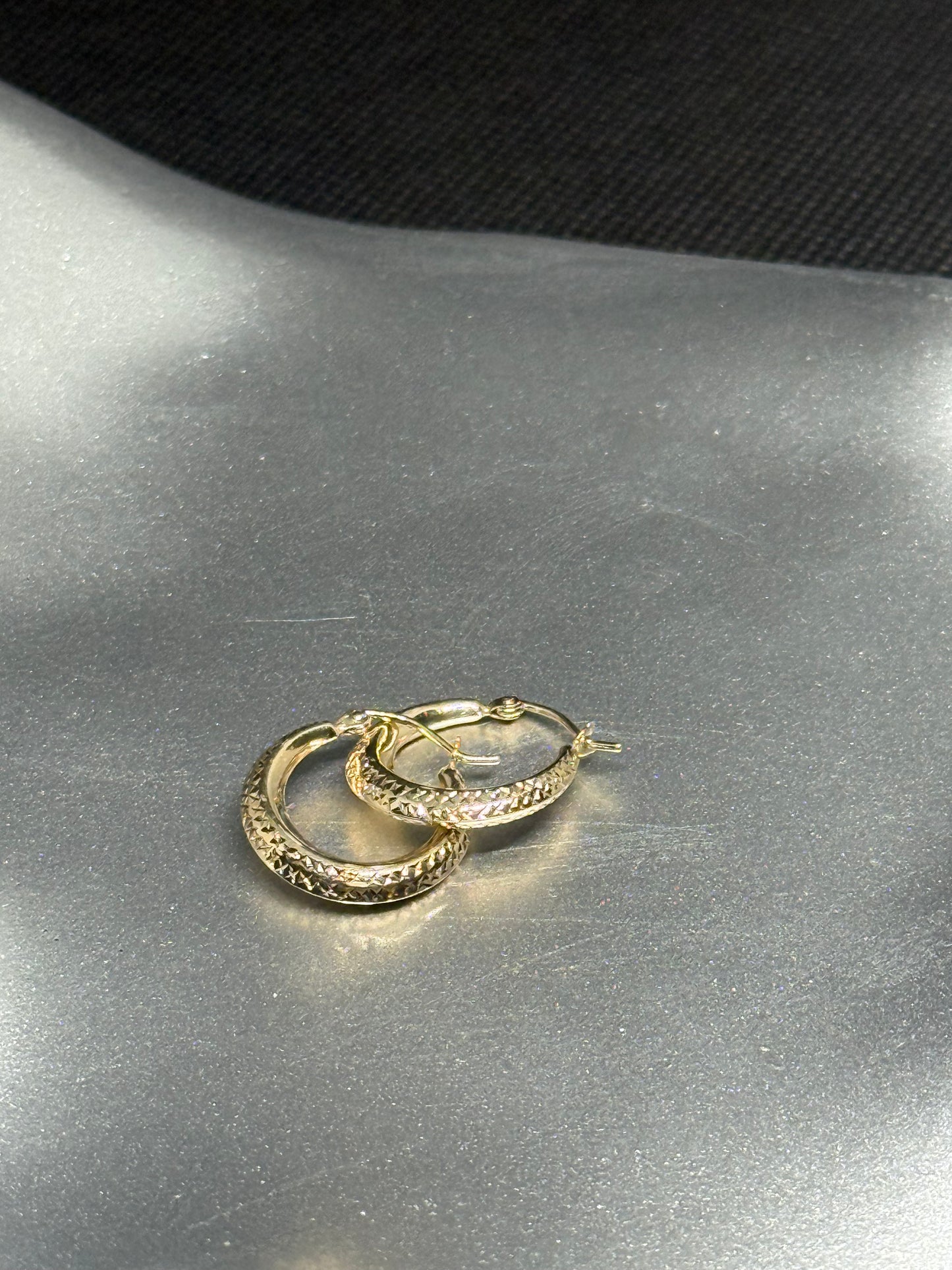 14K Diamond-Cut Hoop Earrings