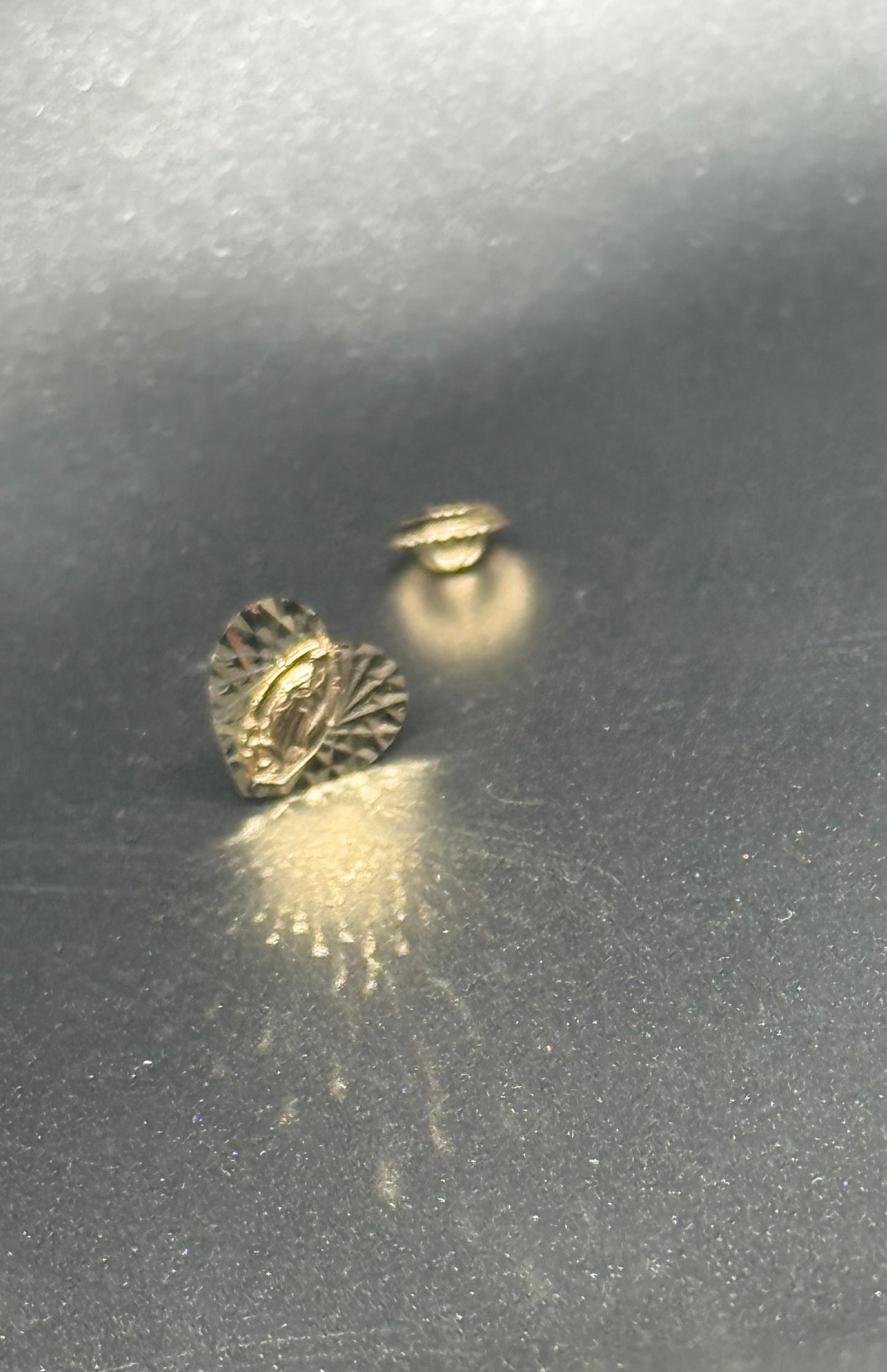 Aretes de Corazón con Virgen – 14K