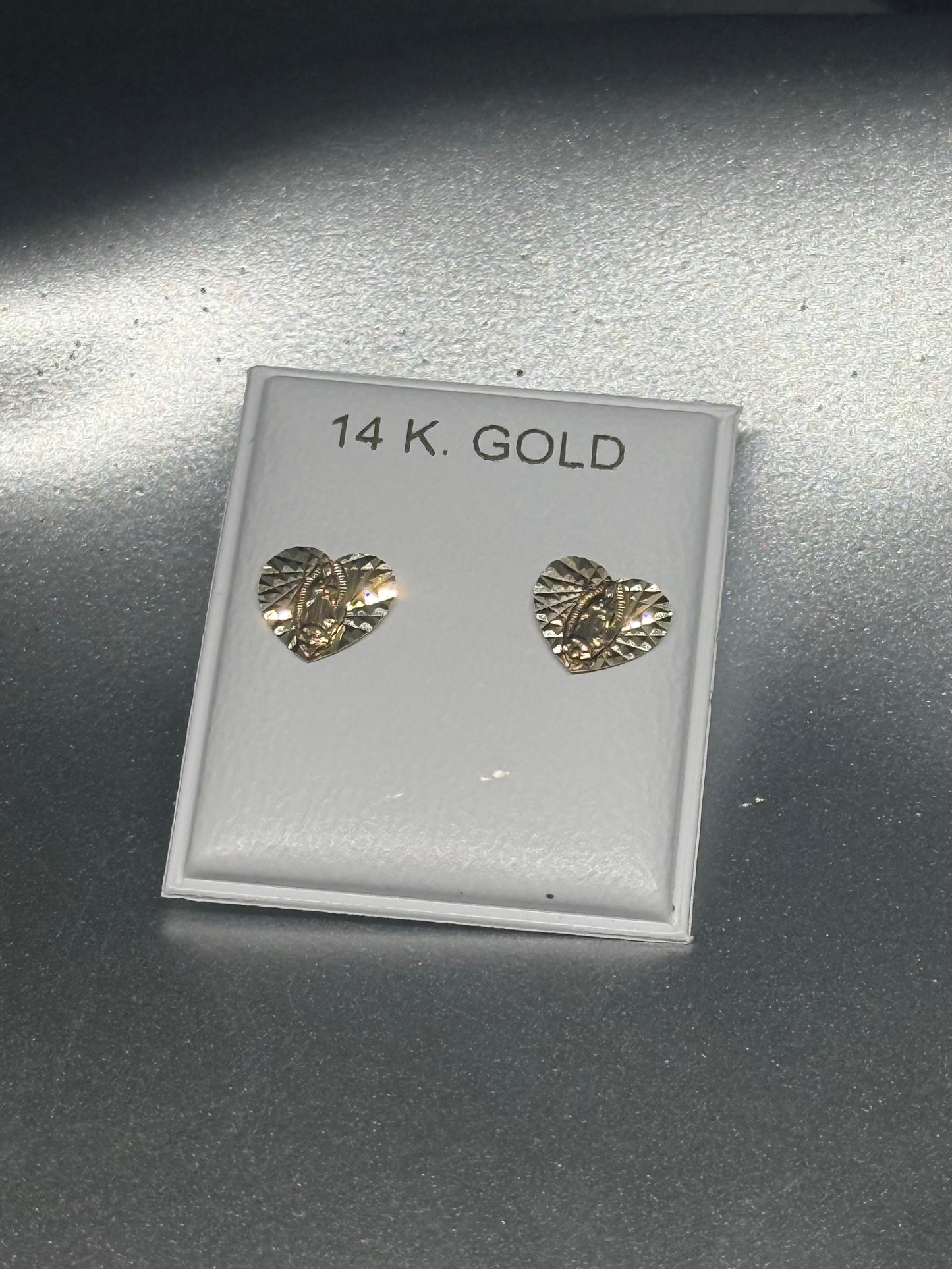 Aretes de Corazón con Virgen – 14K