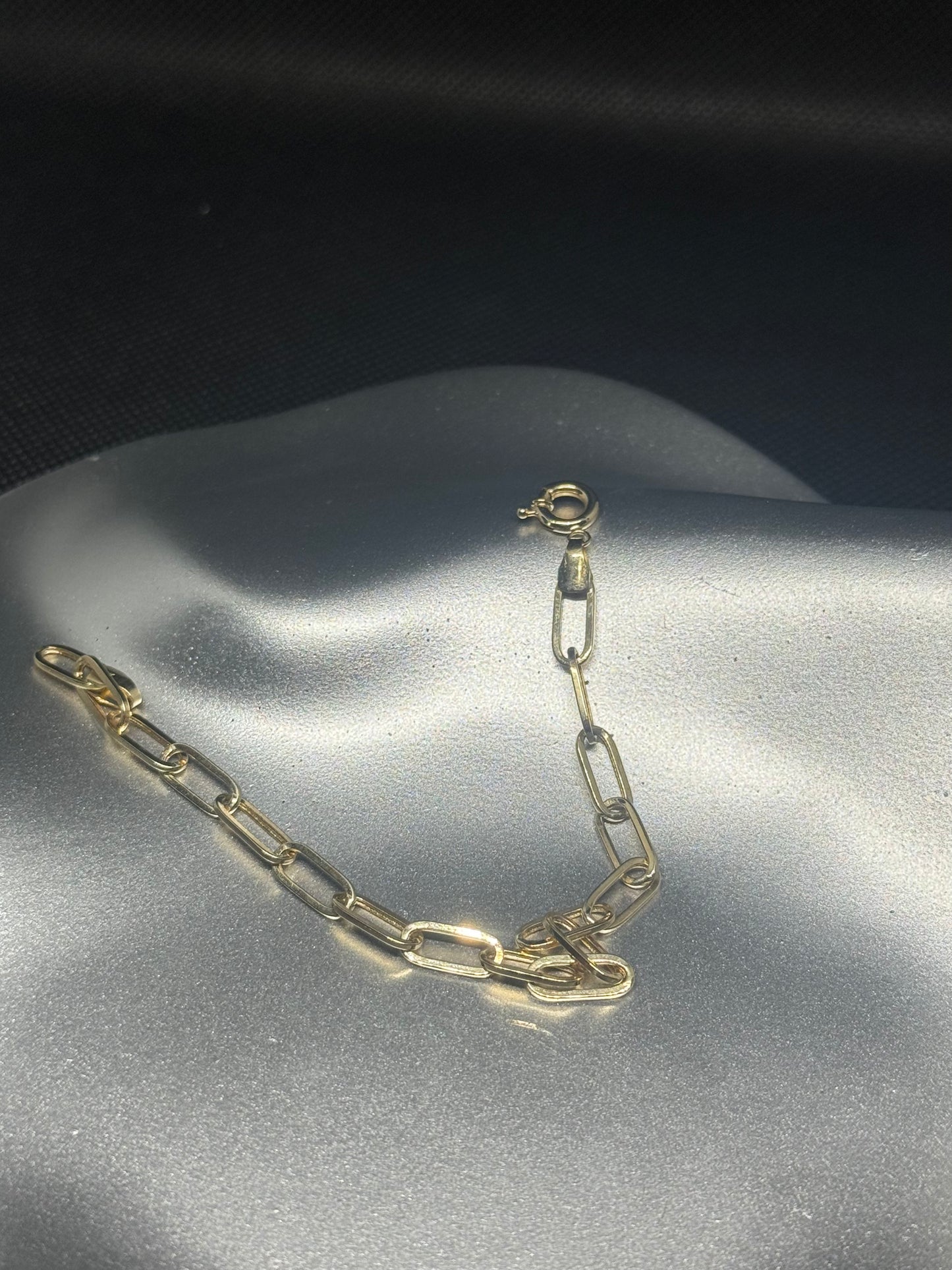 14K Gold Paperclip Bracelet – Minimal & Chic