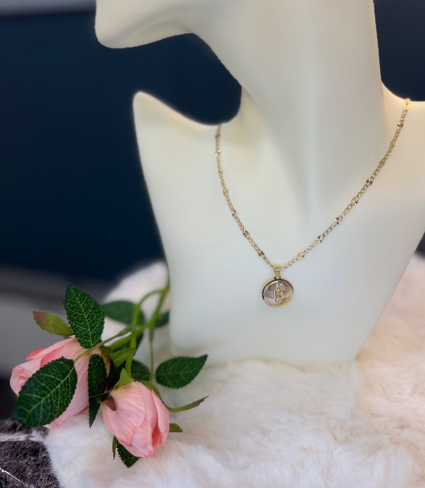 14K Gold Virgin Mary Medallion Necklace ✨