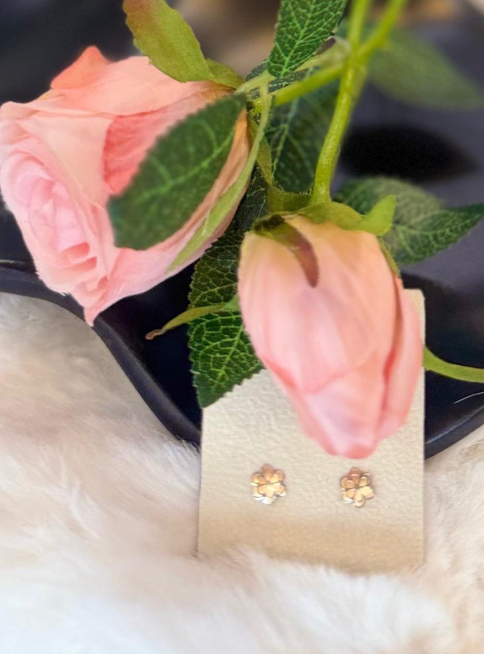 14K Gold Flower Stud Earrings 🌸✨