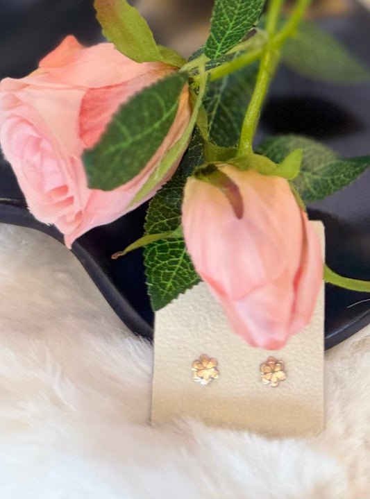 14K Gold Flower Stud Earrings 🌸✨