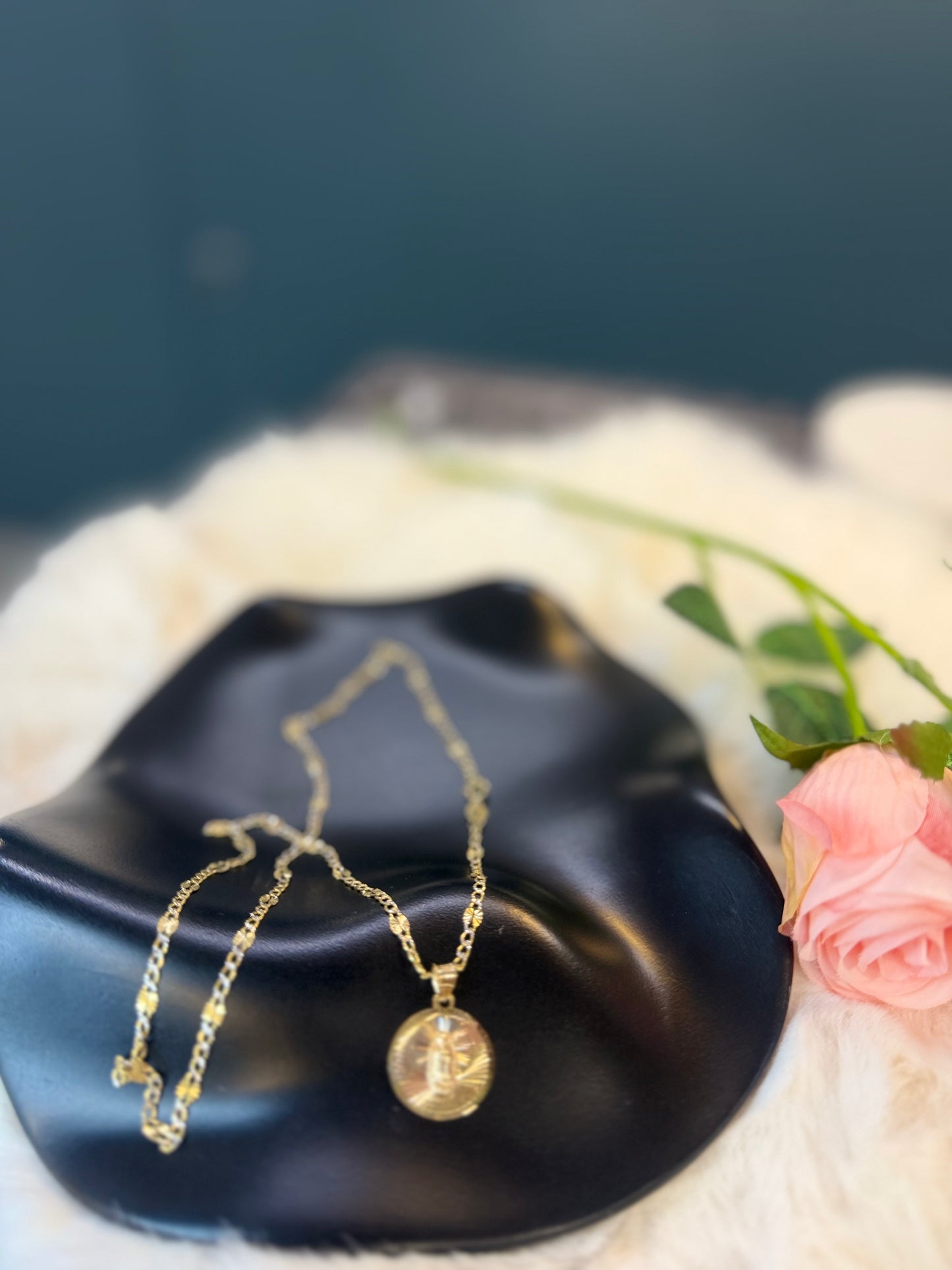 14K Gold Virgin Mary Medallion Necklace ✨